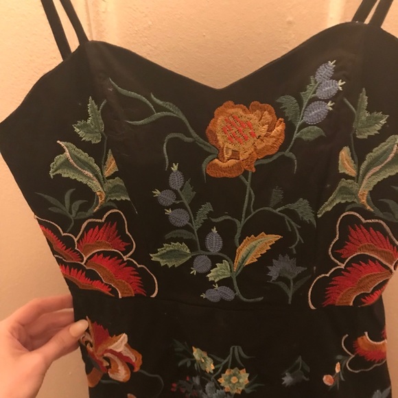 Selfie Leslie Ann Embroidered Dress - Picture 3 of 4